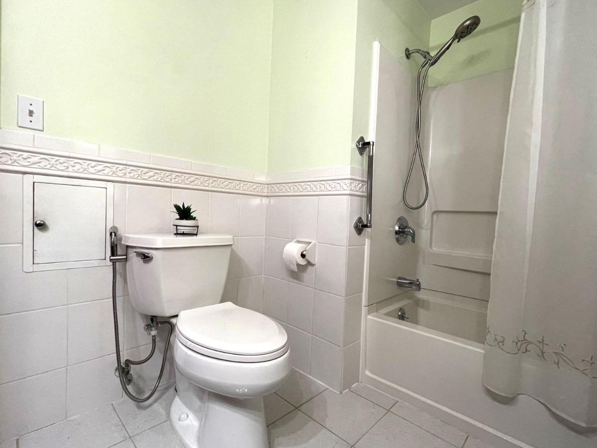 Entire Home In Buffalo - 6 Guests 3 Bedroom 1 Bath - Convenient Location - 25Min To Niagara Falls Luaran gambar
